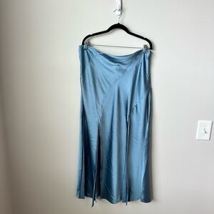 Satin skirt with slits